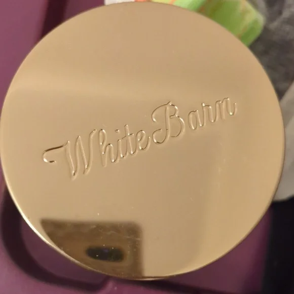 White barn candle - Picture 3 of 4